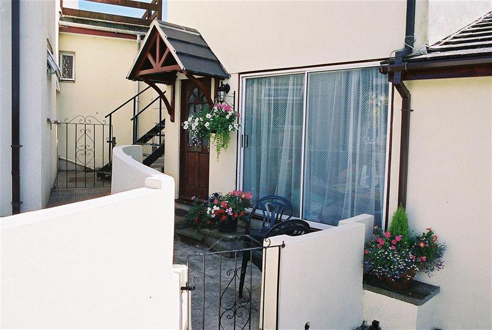 Crossways & Sea View Holiday Apartments Torquay Exteriör bild