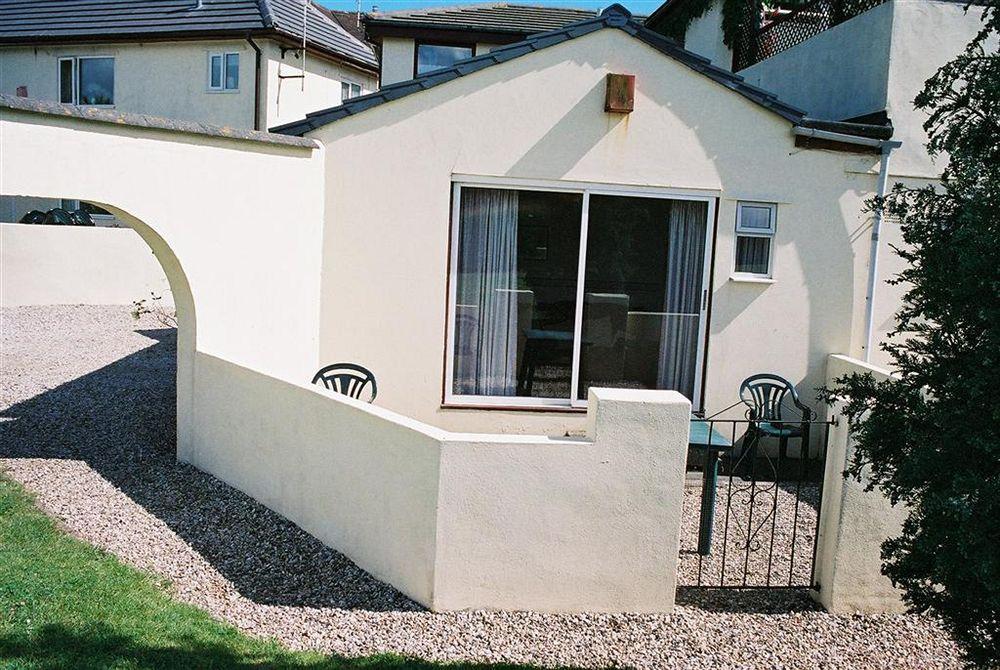 Crossways & Sea View Holiday Apartments Torquay Exteriör bild