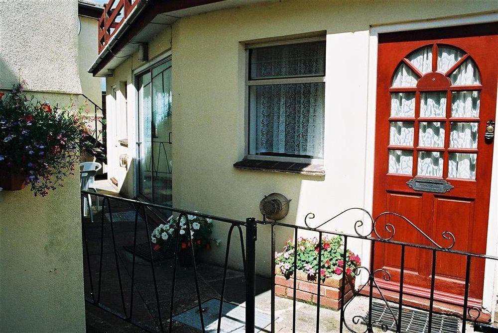 Crossways & Sea View Holiday Apartments Torquay Exteriör bild