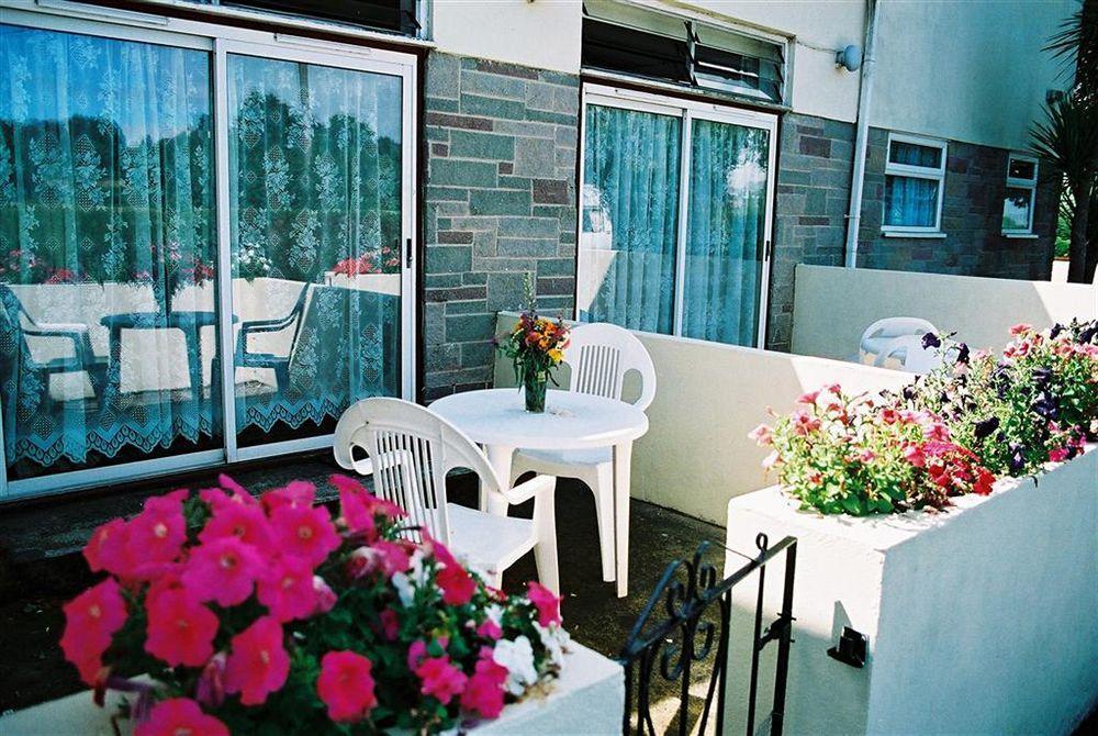 Crossways & Sea View Holiday Apartments Torquay Exteriör bild